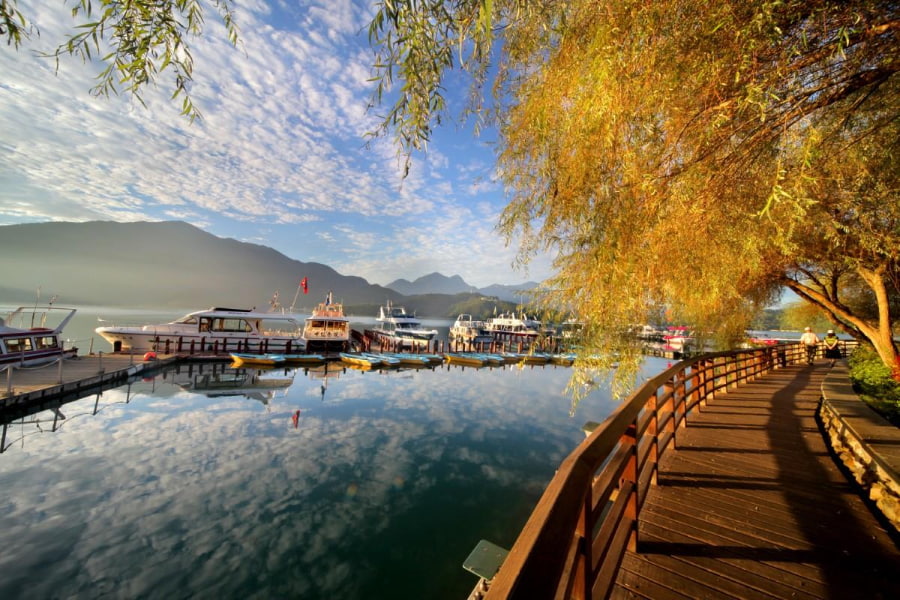 Hồ Nhật Nguyệt (Sun Moon Lake) – Vẻ đẹp huyền ảo giữa núi rừng