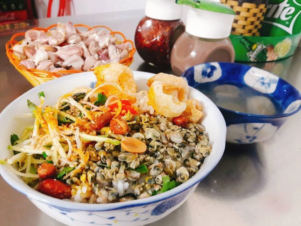 Đặc sắc món Cơm Hến - Đặc sản đất Cố Đô