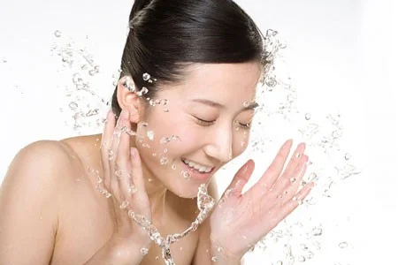 Bí quyết chăm sóc da mùa hè dành cho bạn gái