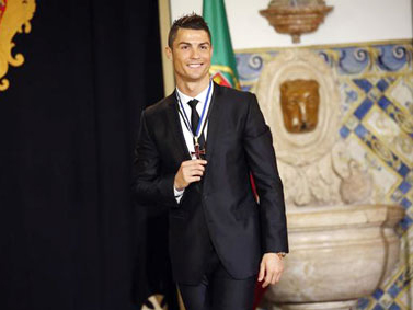 Cristiano Ronaldo nhận huân chương 'hoàng tử' Bồ Đào Nha