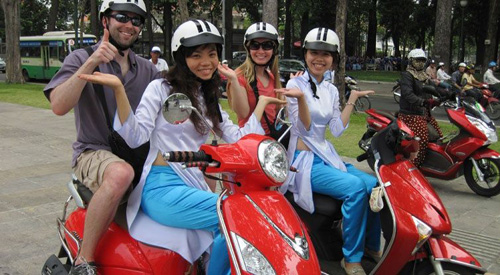 Xe ôm tour khám phá ngõ ngách Sài Gòn