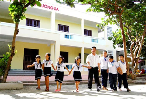 Đứng lớp ghép giữa Trường Sa