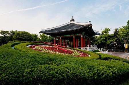 Ngày xuân đến với di tích