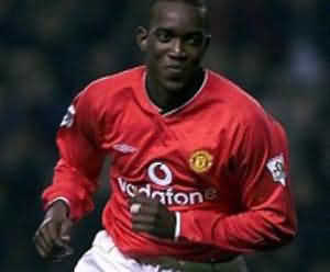 Cựu danh thủ Manchester United bất ngờ có mặt Việt Nam