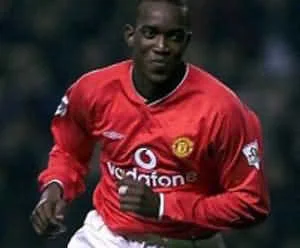 Cựu danh thủ Manchester United bất ngờ có mặt Việt Nam