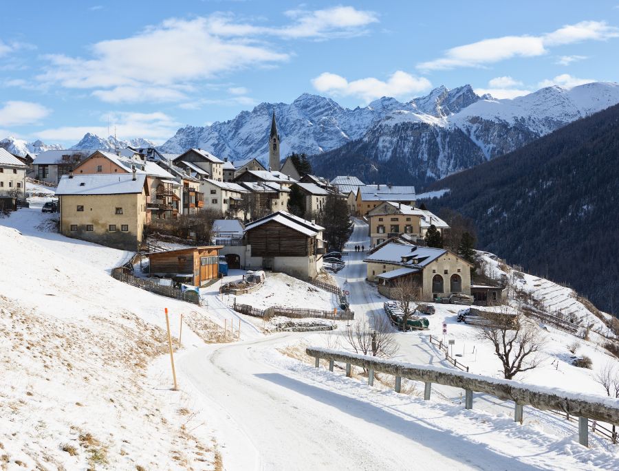 Khung cảnh thần tiên tuyệt đẹp tại ngôi làng Guarda Thụy Sĩ