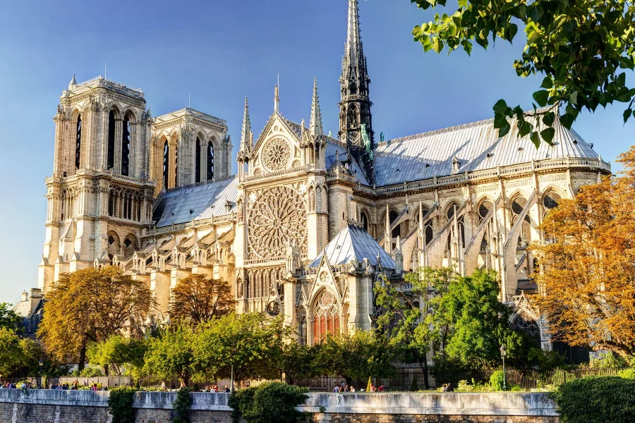 Khám phá Nhà thờ Đức Bà Paris - Kiệt tác vĩ đại của nước Pháp