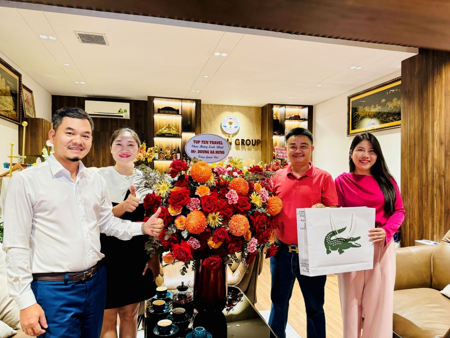 Không khí ấm áp mừng sinh Nhật CEO Dương Bá Hưng tại Top Ten Travel