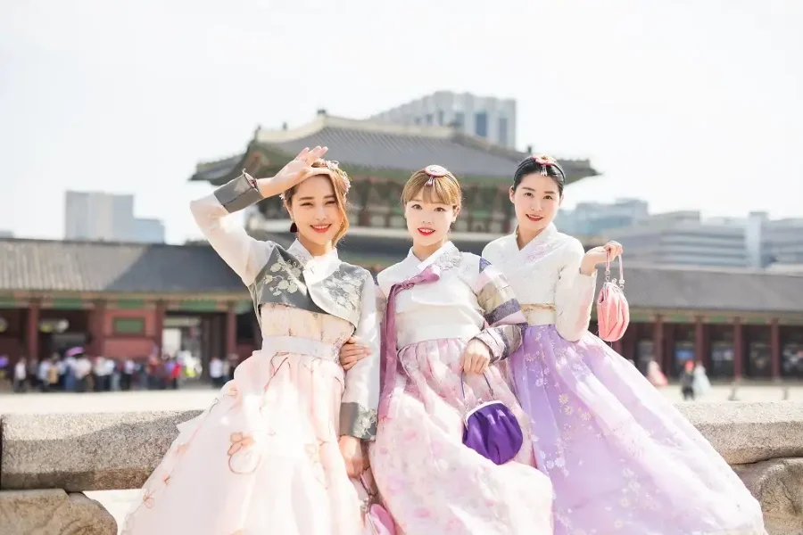 Đi du lịch Hàn Quốc nên mua quà gì tặng người thân, bạn bè?