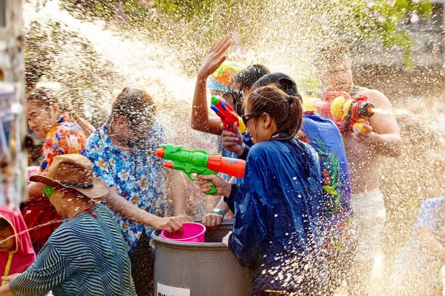 Khám phá Lễ hội Songkran mùa xuân truyền thống tại Xứ sở chùa vàng