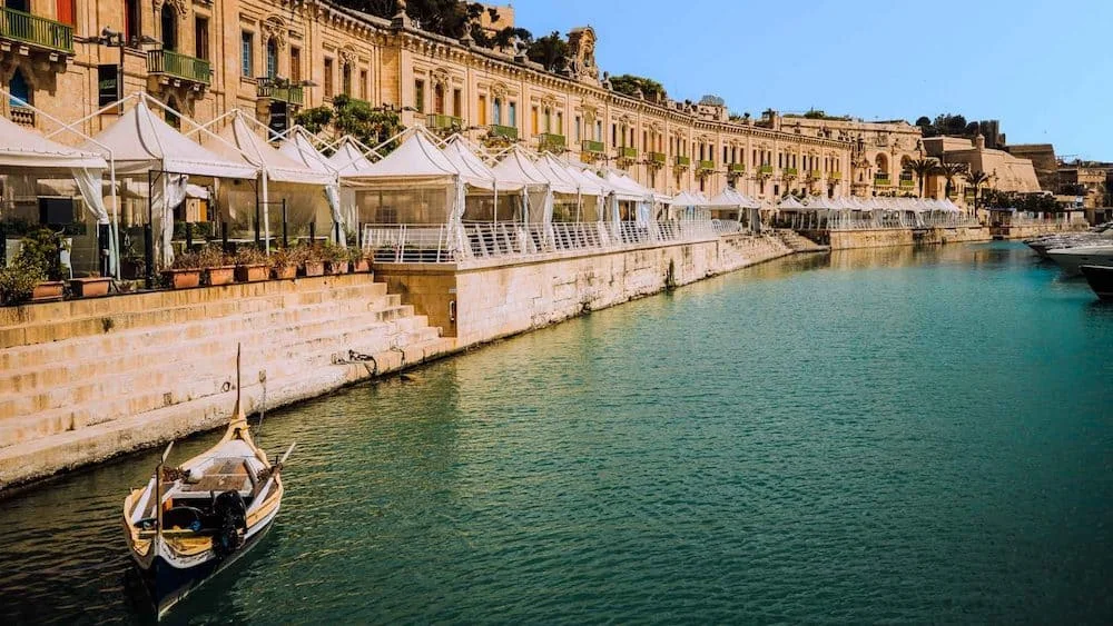 SỰ KHÁC BIỆT CƠ BẢN CỦA CHƯƠNG TRÌNH ĐẦU TƯ THƯỜNG TRÚ MALTA VÀ CHƯƠNG TRÌNH ĐẦU TƯ QUỐC TỊCH MALTA
