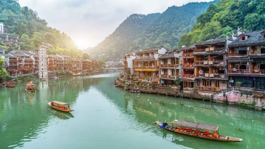 Tìm hiểu về Phượng Hoàng Cổ Trấn