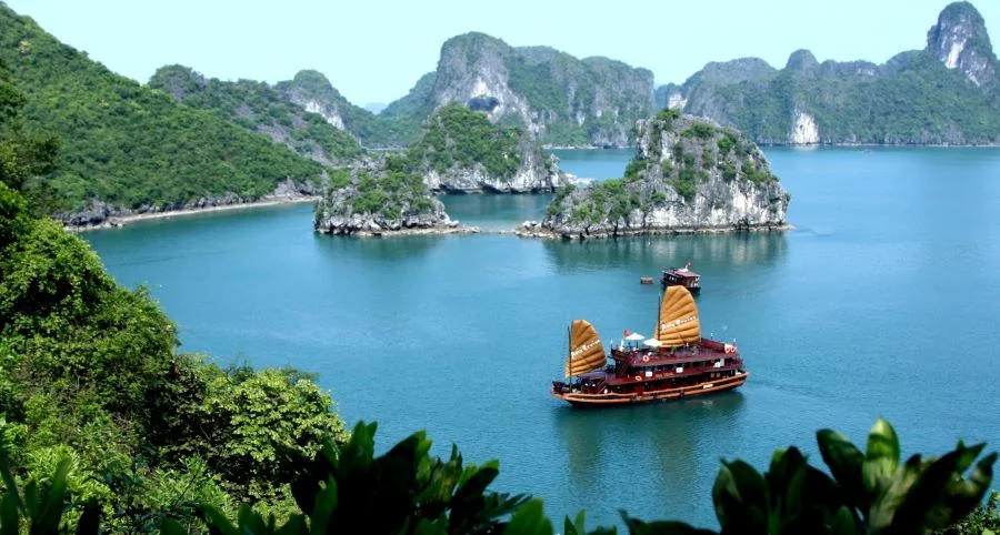 Tại sao nên lựa chọn đi du lịch trong nước