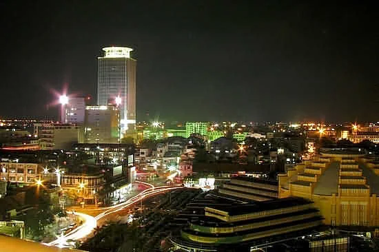 Phnom Penh về đêm cuốn hút khách du lịch Campuchia