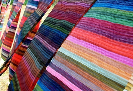 Du lịch Campuchia: Mua lụa Takeo làm quà