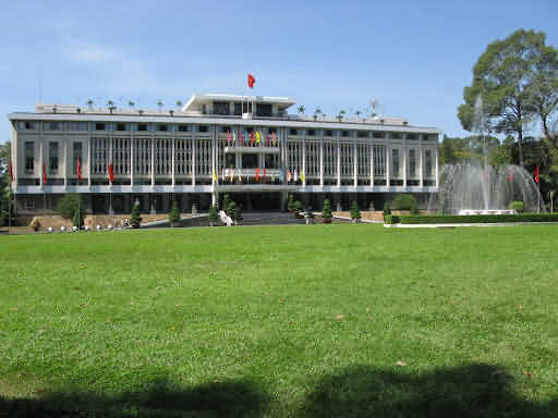 Du lịch Miền Nam Dinh Độc Lập uy nghiêm