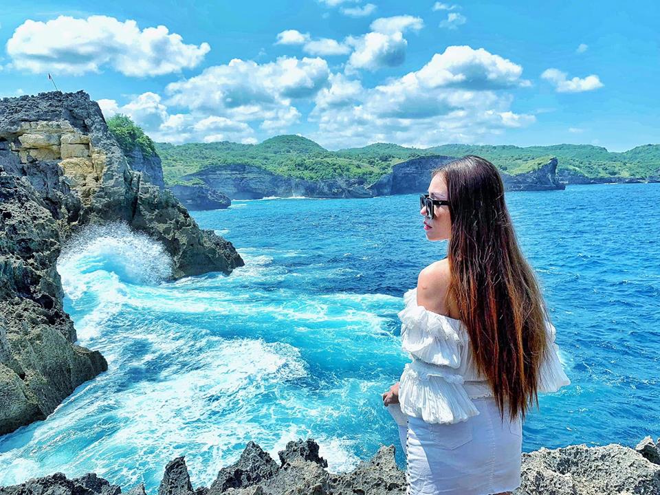 Du lịch Indonesia khám phá đảo Nusa Penida với sắc xanh của biển trời bao la