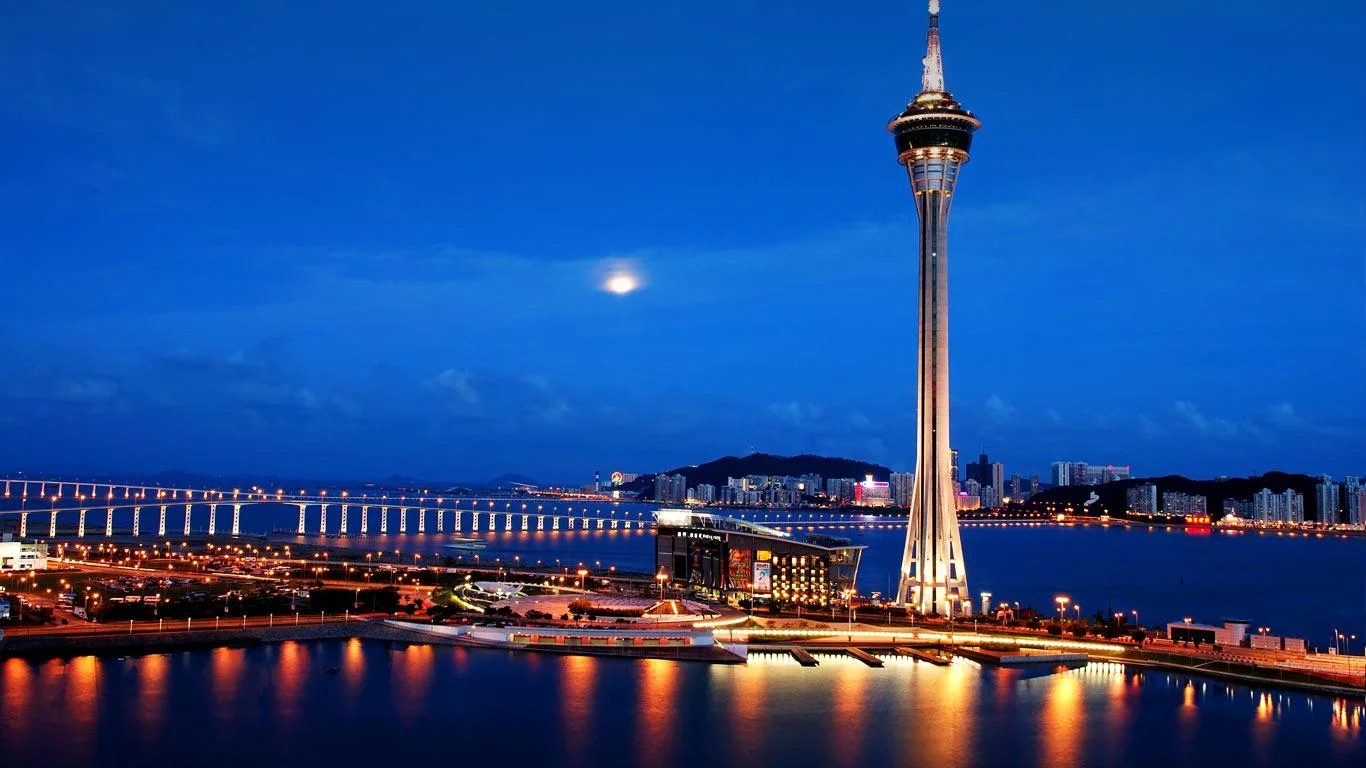 Khám phá tháp truyền hình cao nhất ở Berlin