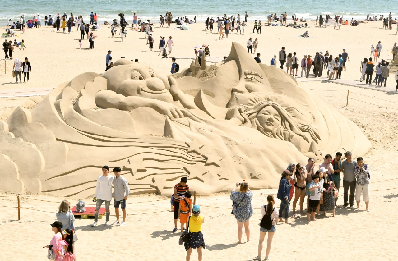 Vui nhộn với lễ hội cát Haeundae