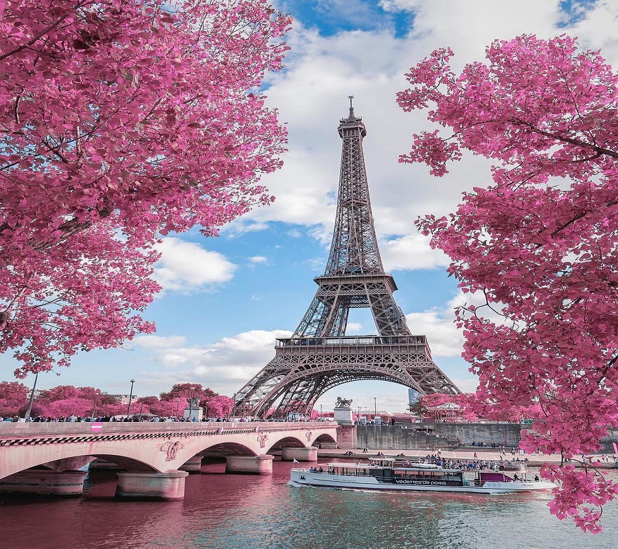 Tại sao tháp Eiffel lại nổi tiếng khắp thế giới và được nhiều người yêu thích?