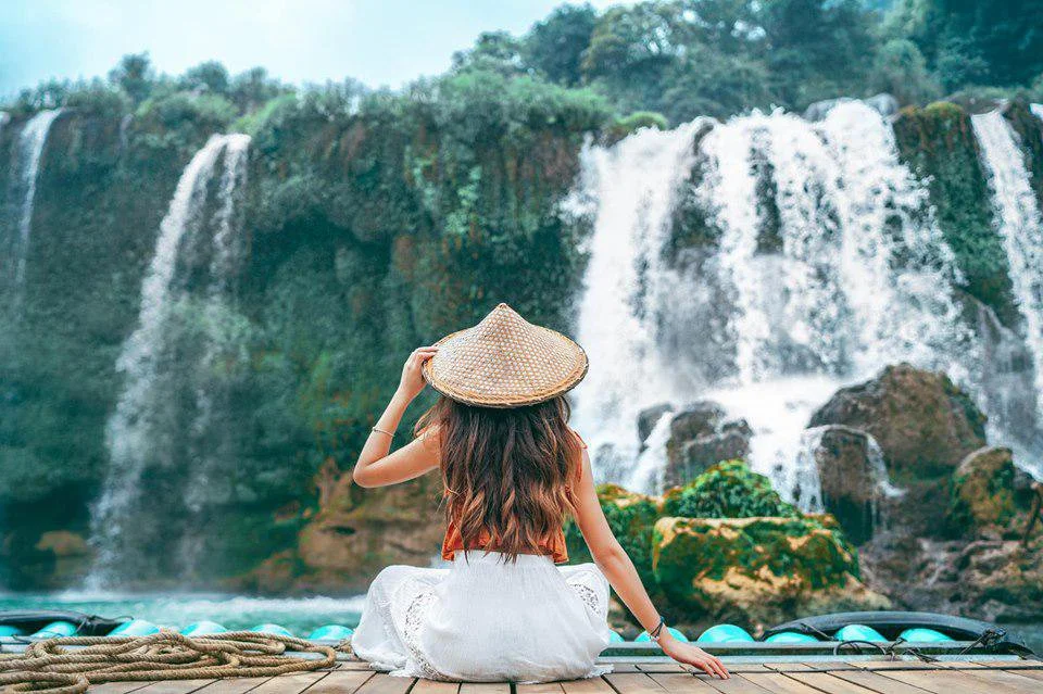 Xả stress cuối tuần ở thác Bản Giốc tại Cao Bằng ngỡ như xứ sở thần tiên Bali