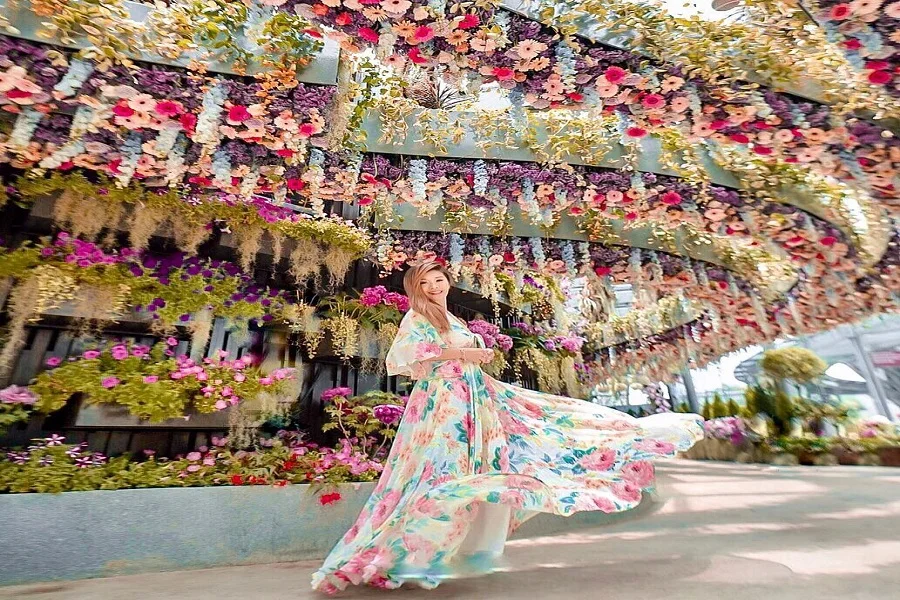 Floral Fantasy - Vườn hoa treo khổng lồ ở Singapore khiến bao du khách đắm say