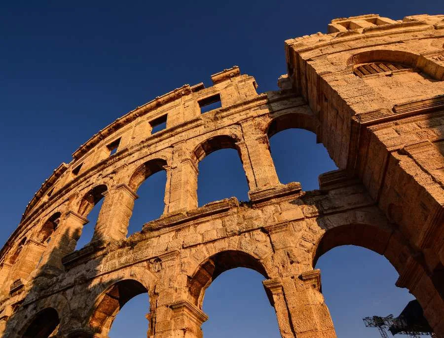 Khám phá Đấu trường la mã trong chuyến du lịch Rome