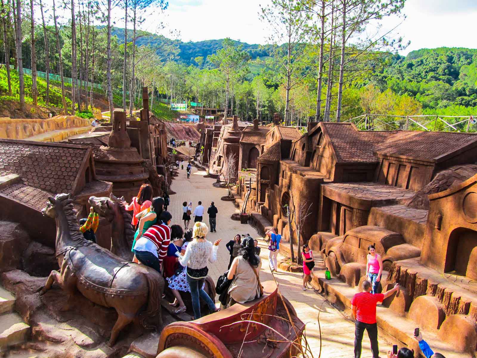 Độc đáo Đường Hầm Điêu Khắc Đà Lạt