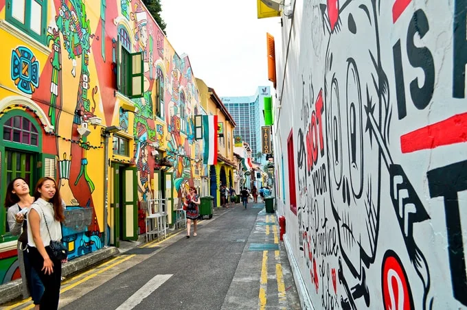 Thỏa sức mua sắm ở khu phố thời trang Haji Lane Singapore