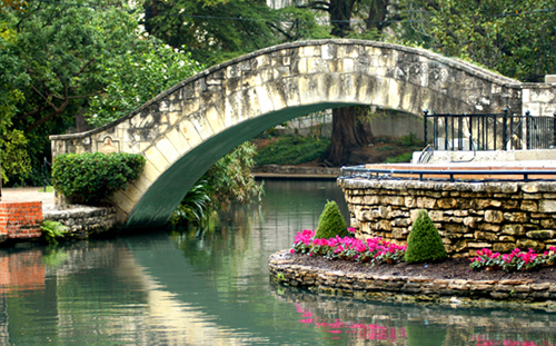 San Antonio viên ngọc bích giữa miền Texas