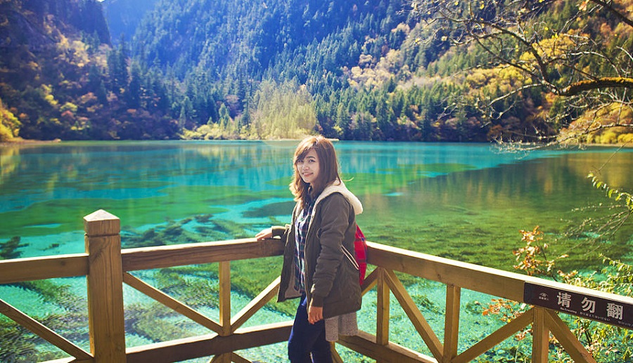 Bất ngờ với hồ nước trong veo, đẹp như tranh vẽ tại Trung Quốc