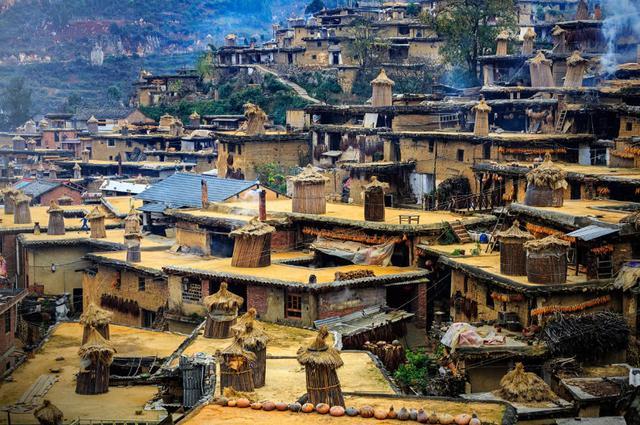 Khám phá ngôi làng kỳ lạ với hơn 800 ngôi nhà thông liền nhau ở Trung Quốc