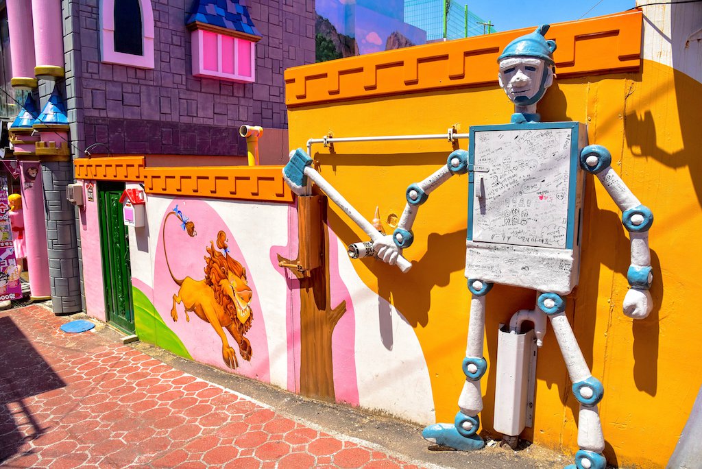 Làng cổ tích cách Seoul một tiếng đi tàu đưa du khách về với tuổi thơ