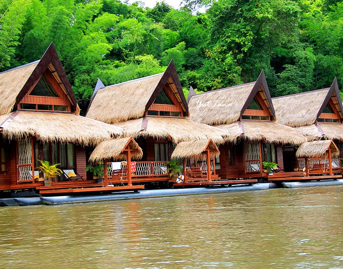 Khách sạn nằm giữa dòng sông ở Thái Lan