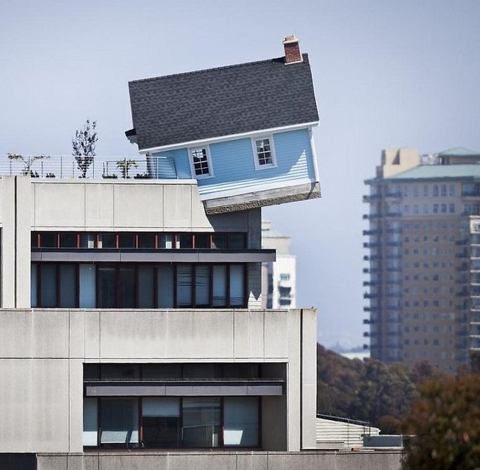 Độc đáo ngôi nhà chênh vênh giữa không trung ở thành phố San Diego - Mỹ