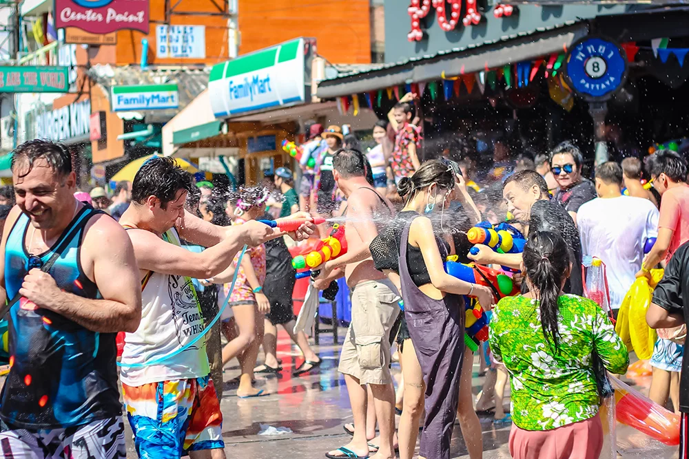 6 địa điểm hưởng trọn không khí nhộn nhịp của lễ hội Songkran Thái Lan
