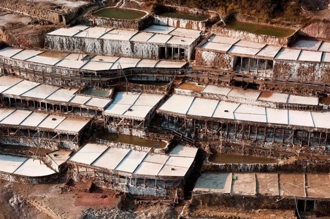 Thăm quan ruộng muối hơn 6000 năm tuổi ở Tây Ban Nha