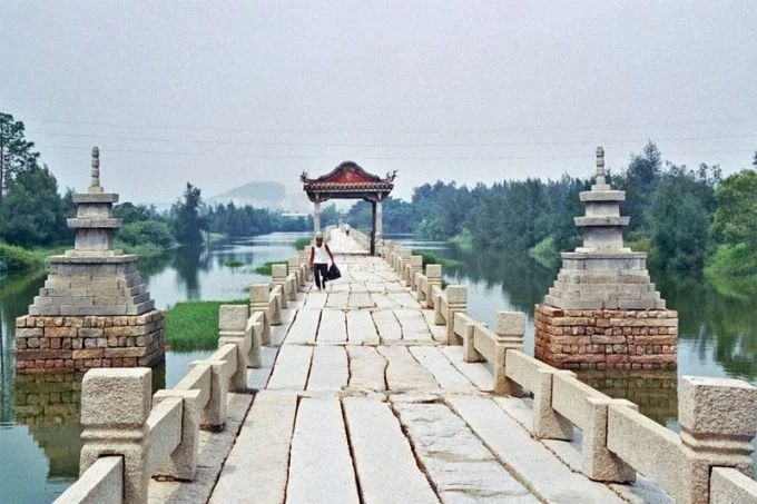 Khám phá cây cầu đá cổ gần nghìn năm tuổi ở Trung Quốc