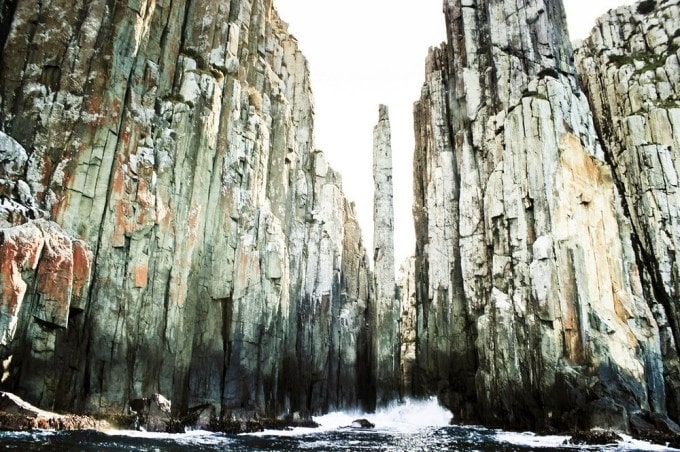 Chiêm ngưỡng các khối đá hình lục giác ở bờ biển Tasmania của Úc