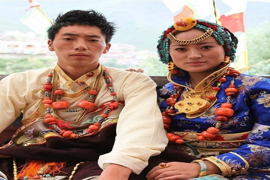 Tục lè lưỡi chào nhau và điều kiện lấy chồng kỳ lạ của người Tây Tạng