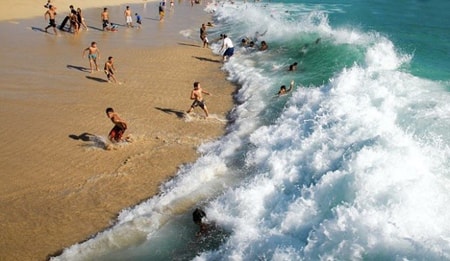 Dòng chảy xa bờ khi tắm biển và những điều cần phải biết