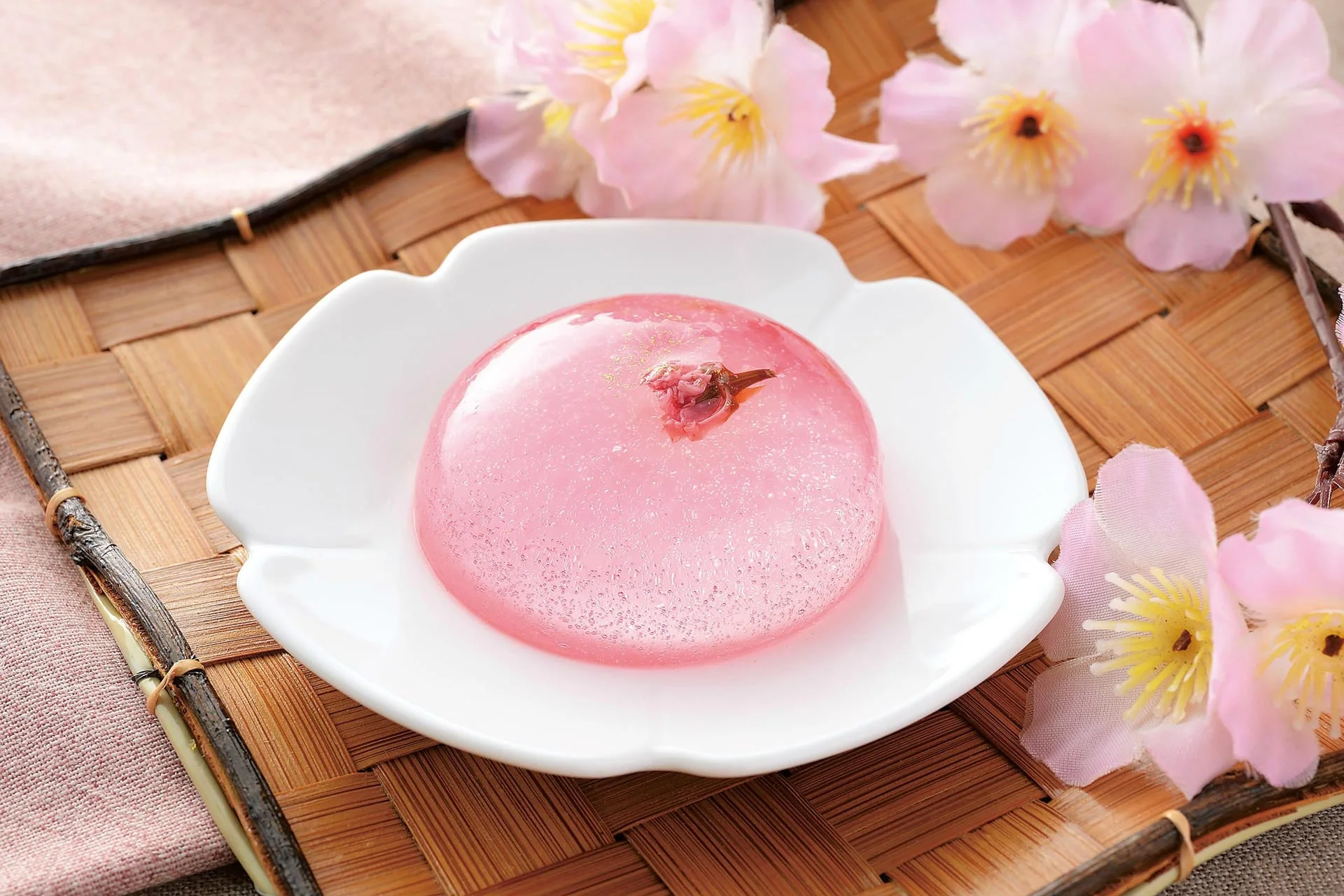 Ẩm thực độc đáo được làm từ hoa anh đào ở Nhật Bản