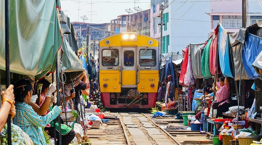 Tham quan chợ đường ray Maeklong Thái Lan