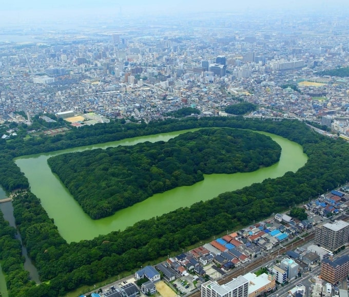 Khám phá bí mật của các hầm mộ có hình dạng lỗ khóa ở Nhật Bản