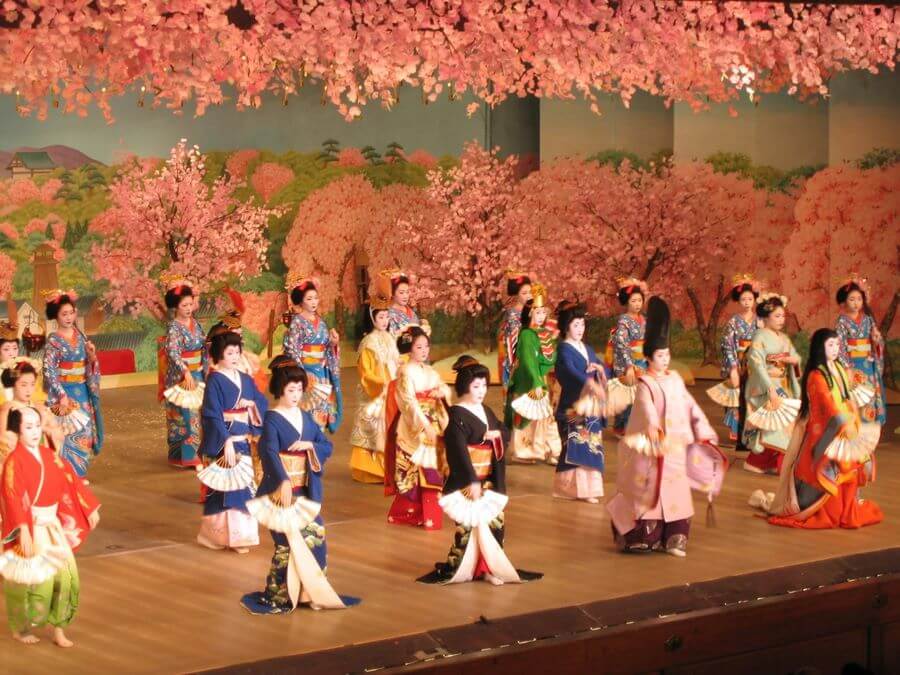 Màn trình diễn Miyako Odori độc đáo tại Nhật Bản vào mùa xuân