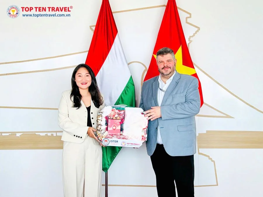 Top Ten Travel x Đại Sứ Quán Hungary: Mùa xuân sang, hành trình mới