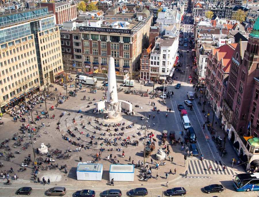 Dam Square - Trái tim yêu thương của Amsterdam