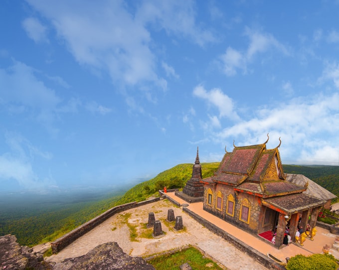 Khám phá 'thành phố ma' của Campuchia