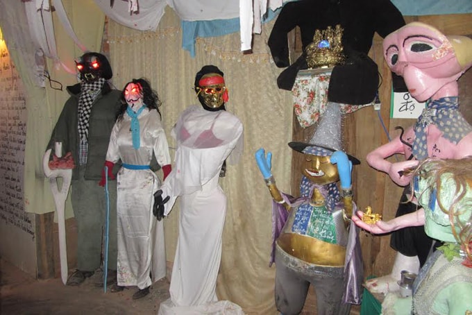 Quán cà phê thư pháp trong 'ngôi nhà ma' ở Đà Lạt