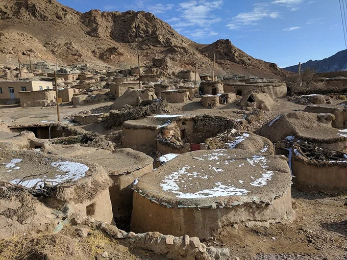 Ngôi làng 'xì trum' độc đáo ở Iran
